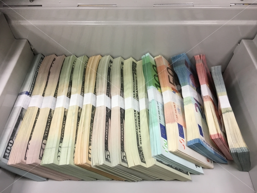 금고,외화,외환,달러,유로,화폐,돈,머니,은행,금융,환전,돈다발,묵음,금융,돈,finance,banking,money
