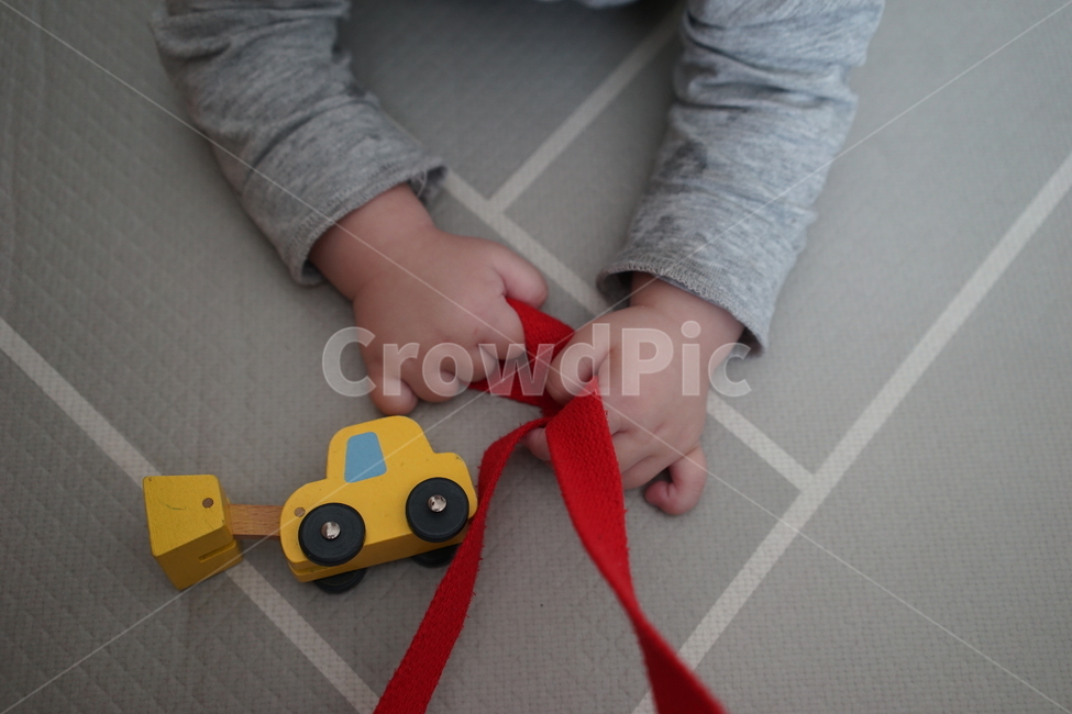 아기,손,장난감,toy,불도저,노란색,빨간색,아기손,하이앵글
