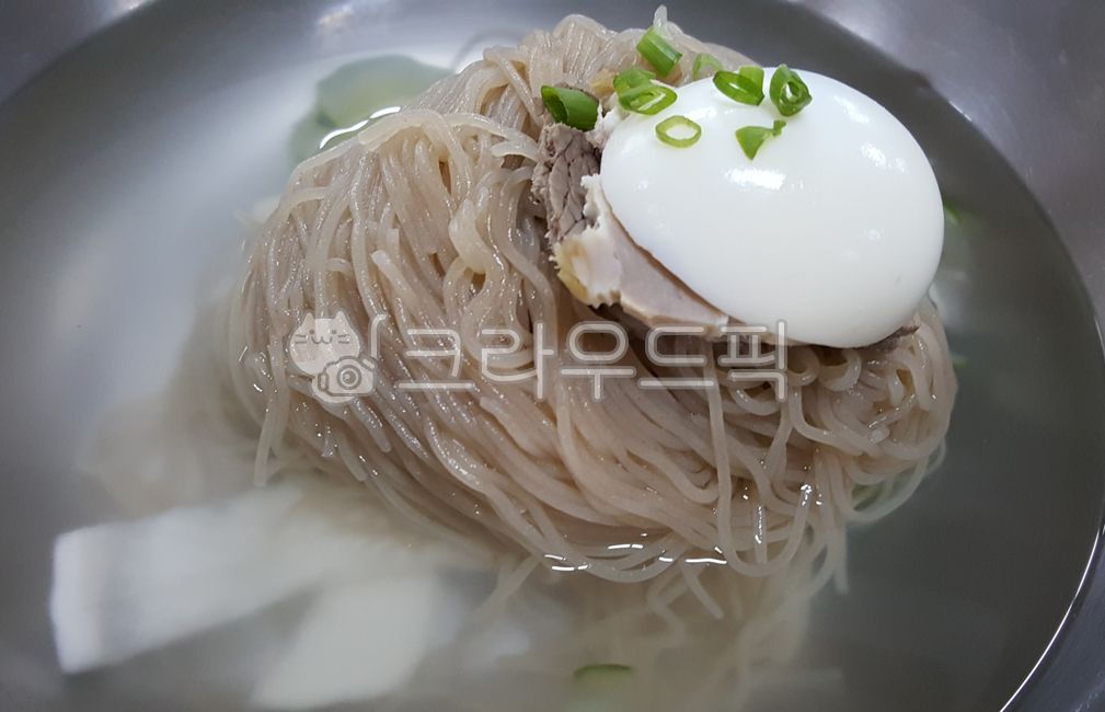 egg,boiled egg,porcelain,cucumber,side dish bowl,beef,green onion,buckwheat flour,steamed egg,flour,noodle soup,buckwheat noodles,Korean restaurant,noodle racks,meat broth,sweet potato starch noodles,noodle food,noodles,water,North Korean food,clear soup,