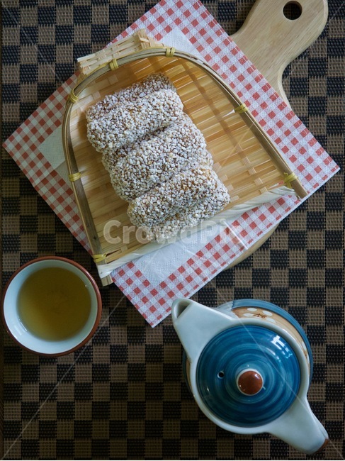 유과,한과,명절음식,추석음식,설날음식,녹차,도자기포트,티타임,다과,쌀과자,전통과자,식품,음식,한국전통과자,한국,음식문화,과자,명절,추석,설날,한국전통,한국문화,korean traditional,korean culture,음식,식재료,요리,food,cook,meal,dishes,food reserves,한식,한국음식,한국요리,korean food,korean dishes,korean meal,korean cook,디저트,간식,후식,dessert,snack