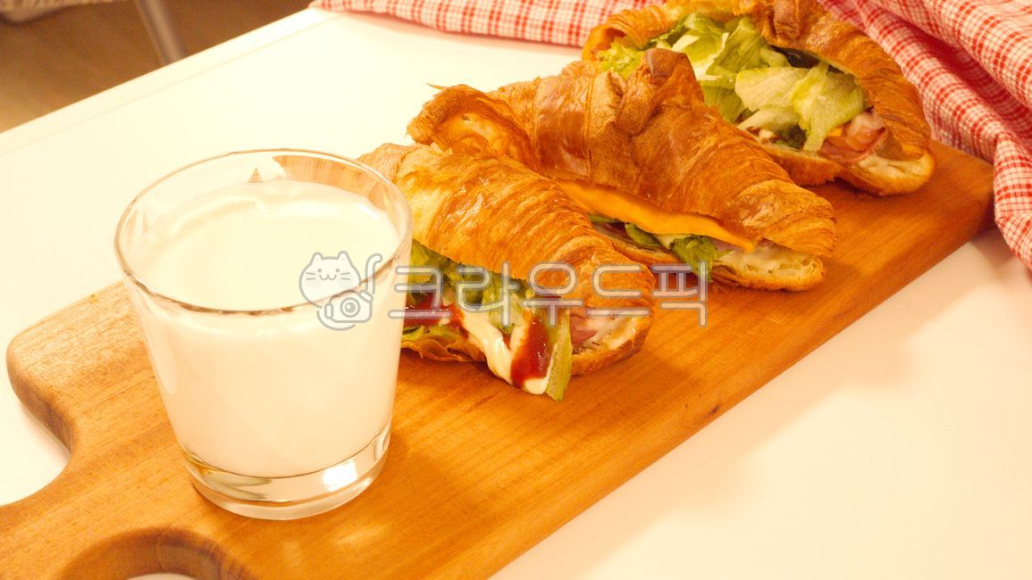 bread,Checked pattern,bakery,tablecloth,milk,sandwich,croissantsandwich,drink,food,beverage,croissant,Croissant Sandwich