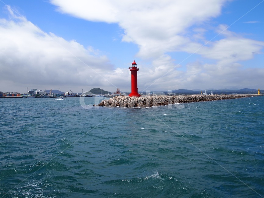 등대,붉은등대,바다,하늘,구름,등대,lighthouse