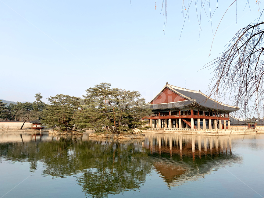 경복궁,경회루,호수,궁,한국,한국전통,한국문화,korean traditional,korean culture,랜드마크,landmark,tourist attraction,한국랜드마크,한국관광지,한국명소,korea landmark,korea tourist attraction,건축물,건물외관,exterior,building,structure,architecture,construction
