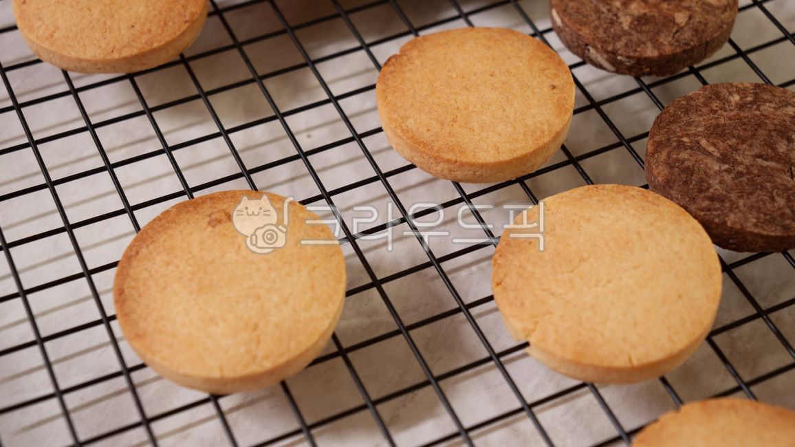 sweet food,home baking,baking,bread,Icing Cookies,cookie,dessert,cooling rack,food