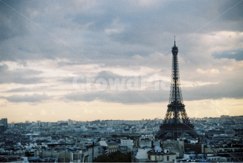 파리,에펠탑,야경,도시야경,도시풍경,paris,film,filmphotography,filmcamera,도시,풍경,city,landscape,랜드마크,landmark,tourist attraction,해외,외국,세계,foreign,oversea,world,세계도시풍경,해외도시풍경,외국도시풍경,world cityscape,세계랜드마크,해외랜드마크,외국랜드마크,world landmark,world tourist attraction,감성,sensible,feeling,building,건물,steeple,뾰족한 탑,tower,탑,spire,첨탑,architecture,건축물