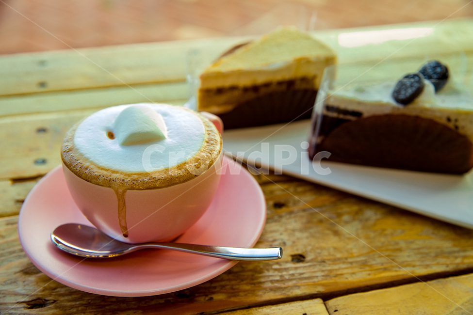 받침접시,pottery,커피,카페,디저트,후식,카페라떼,라떼,마실것,케이크,cake,음식,식재료,요리,food,cook,meal,dishes,food reserves,디저트,간식,후식,dessert,snack,커피,카페,coffee,cafe