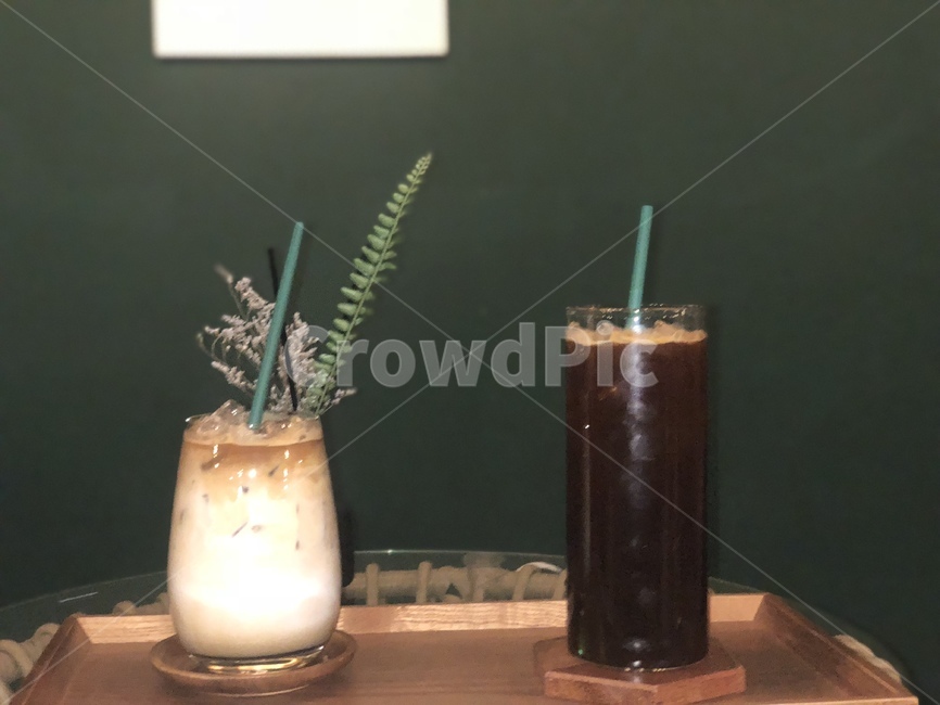 카페,cafe,cafelatte,latte,카페라떼,아이스아메리카노,커피,coffee,둥근컵,동그란컵,iceamericano,americano,커피,카페,coffee,cafe