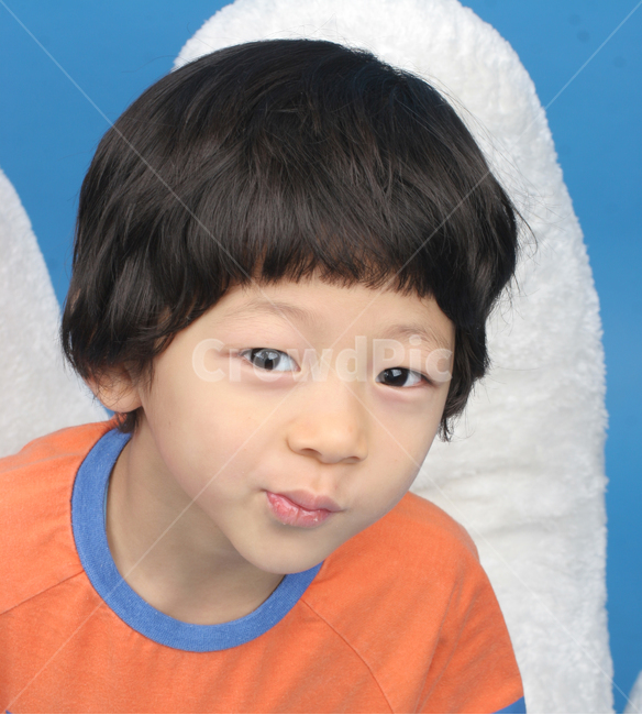 얼굴표정,남자아이,어린아이,미소,웃음,응시,관심,스마일,얼굴,사람,인물,인간,어린이,감정표현,수줍음,기분,kid,smile,human,boy,person,facial,expression,child,children,feeling,face,emotion,사람,인물,인간,human,person,얼굴표정,facial expression,face,어린이,어린아이,child,children,kid,감정표현,기분,feeling,emotion