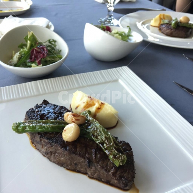 스테이크,맛있겠다,맛난음식,점심,샐러드,음식,식재료,요리,food,cook,meal,dishes,food reserves,육류,고기,meat,양식,서양음식,서양요리,western food,western dishes,western meal,western cook