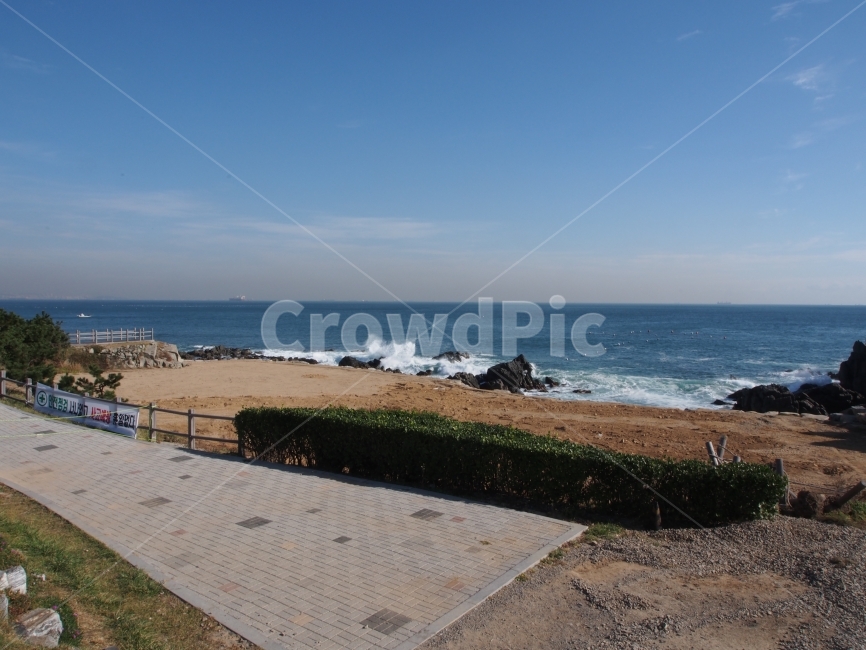 동해바다,파도,바위,자연,파란하늘,파란바다,푸름,푸르다,ocean,blue,east,coast,깊음,지평선,자연,풍경,nature,landscape,한국자연풍경,한국자연경관,korea nature landscape,outdoors,옥외,water,물,sea,바다,대양