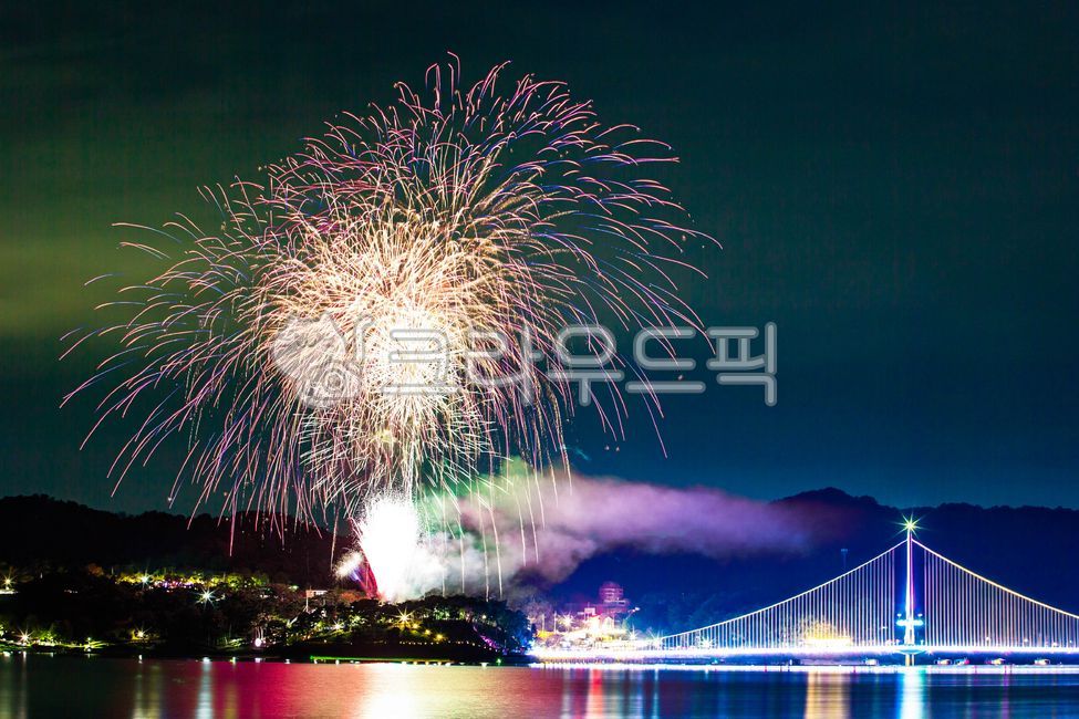 불꽃놀이,폭죽,행사,축제,야경,교각,건축물,다리