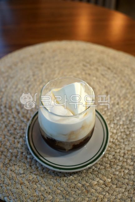 wooden table,Einspenner,tree,cream,food,Vienna Coffee,viennacoffee,cafe,ice cream,coffee,beverage,wood,woodentable,Emotion,coaster,table,glass cup