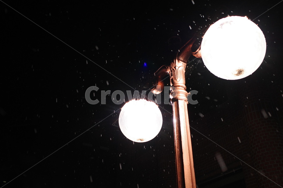 비,빗물,전등,저녁,밤,겨울,계절,winter,season,야경,밤,풍경,nightscape,night,landscape,lamp post,램프 포스트,lamp,램프