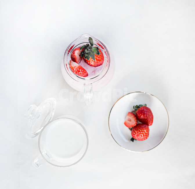 cafe,fruit drink,Dried milk,Strawberry drink,Strawberry Smoothie,fresh strawberries