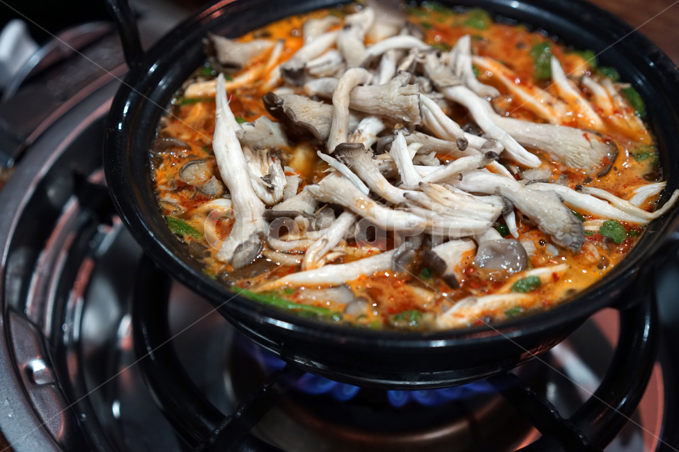 음식,한식,전골,찌개,샤브샤브,요리,국물,버섯,음식,식재료,요리,food,cook,meal,dishes,food reserves,한식,한국음식,한국요리,korean food,korean dishes,korean meal,korean cook