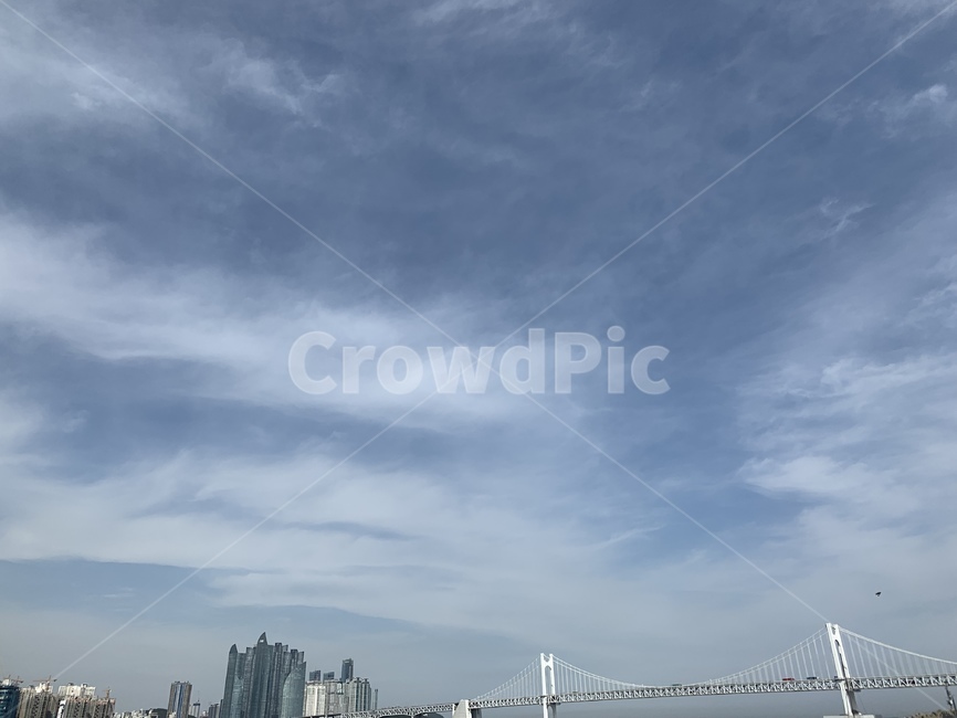 하늘,파란하늘,구름,대교,다리,푸르른