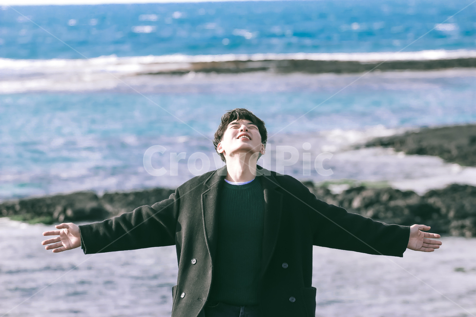 제주,바다,필름,감성,겨울,겨울,계절,winter,season,사람,인물,인간,human,person,남성,남자,man,male,감정표현,기분,feeling,emotion,여행,휴가,traveling,vacation,trip