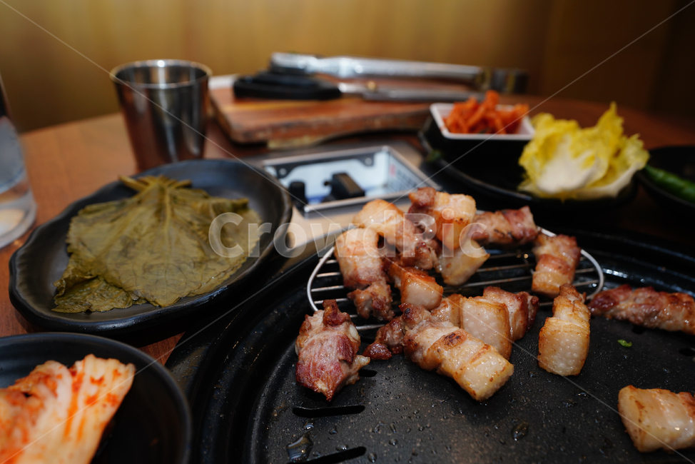 고기,삼겹살,불판,술안주,먹방,돼지,음식,한식,구이,육식,푸드,식사,단백질,먹거리,음식,식재료,요리,food,cook,meal,dishes,food reserves,육류,고기,meat