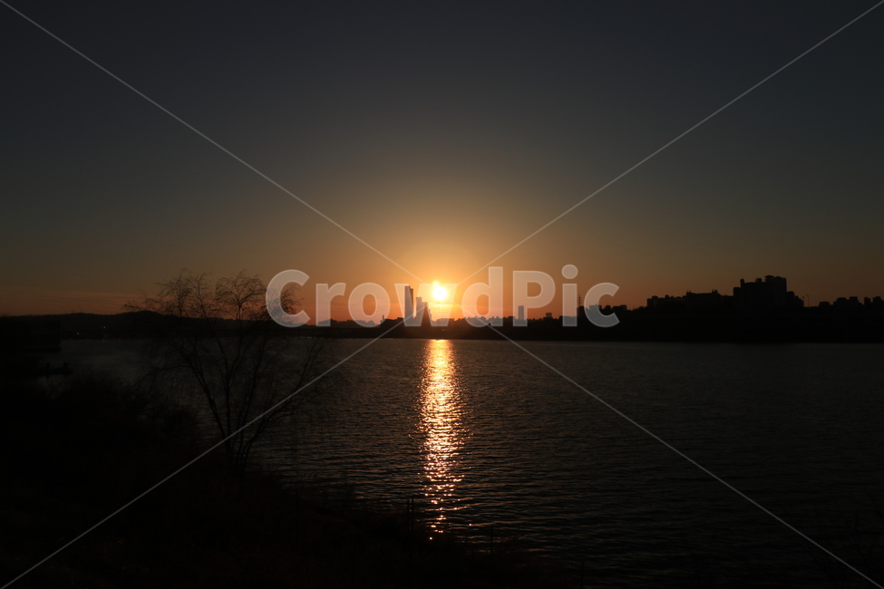 일몰,낙조,석양,한강,sunset,hangang,자연,풍경,nature,landscape,outdoors,옥외,sky,하늘,dusk,황혼,dawn,새벽,red sky,붉은 하늘,sunlight,햇빛,flare,플레어,light,빛
