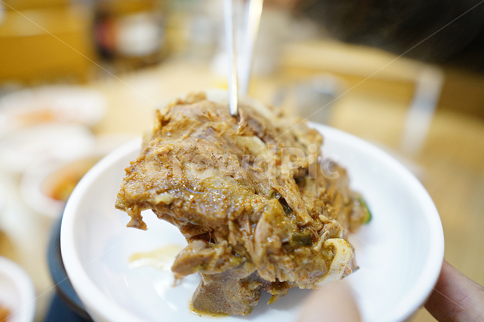 감자탕,뼈해장국,뚝배기,해장국,1인식사,점심,저녁,상차림,식사,요리,dish,meal,food,음식