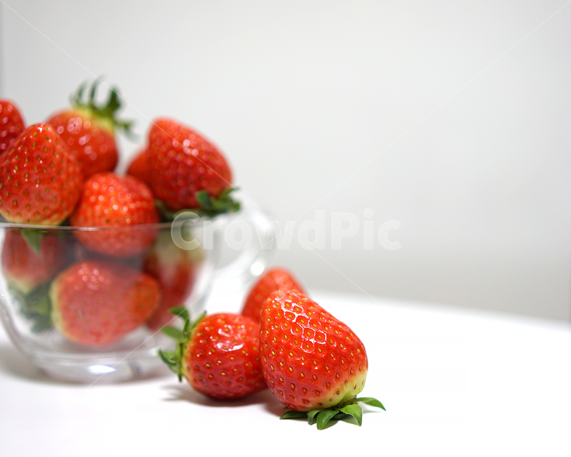 딸기,strawberry,과일,음식,겨울철과일,빨강,레드,red,베리,음식,식재료,요리,food,cook,meal,dishes,food reserves,과일,열매,fruit
