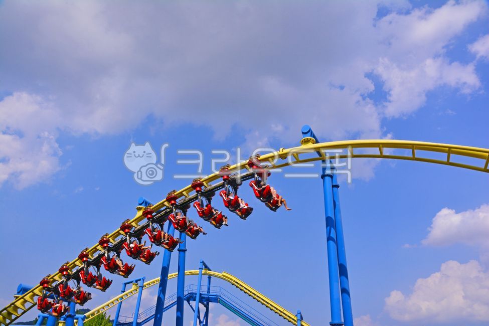 Amusement park,sky,blue sky,orbital train,themepark,Cheongryong Train,clouds,people,amusementpark,Rides,outdoor,Amusement Park,outdoors,joy,childrensgrandpark,Grand Park,leisure,Childrens Grand Park,park
