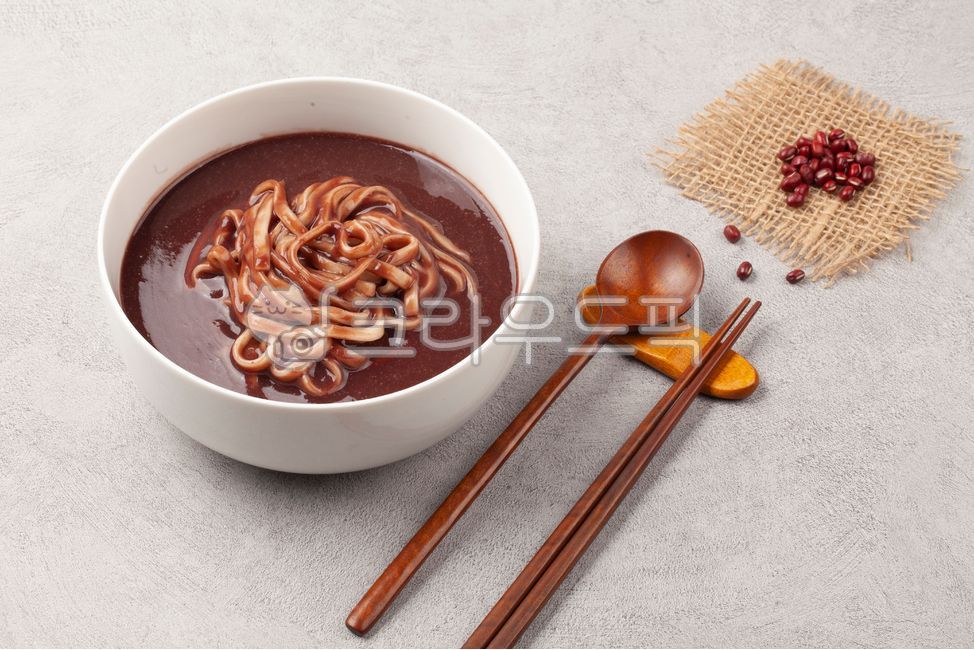 팥죽,팥칼국수,칼국수,전통음식,동지팥죽,요리,음식,겨울,계절,식재료,면류,면요리,한국음식,한국요리