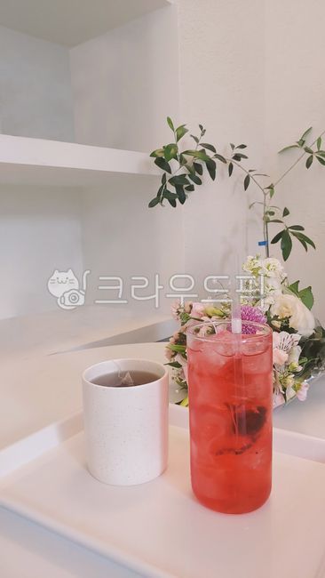 카페,감성,휴식,음료,화이트인테리어,white,여유,아이스티,티,홍차,tea,icetea,cafe,relax,bev,cup,컵,flower,꽃