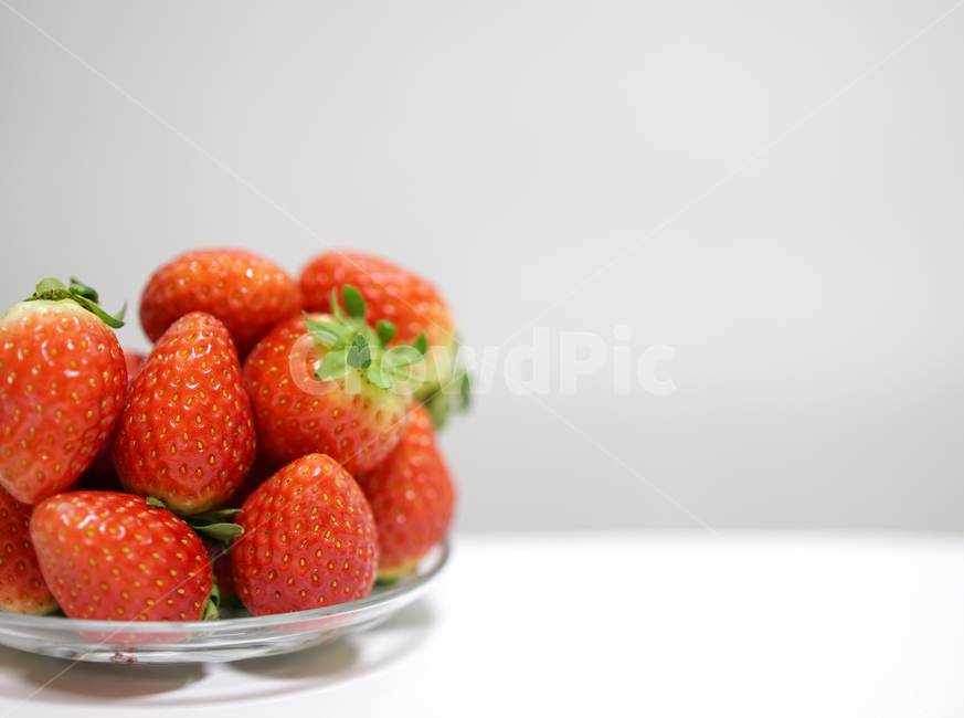 딸기,strawberry,과일,음식,겨울철과일,빨강,레드,red,베리,음식,식재료,요리,food,cook,meal,dishes,food reserves,과일,열매,fruit