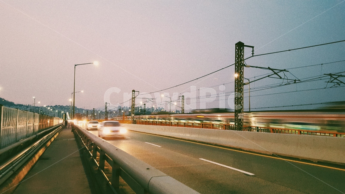 다리위,노을,해질녘,석양,해질무렵,야경,밤,풍경,nightscape,night,landscape,교통,교통수단,traffic,transportation,road,도로,freeway,고속 도로,highway,고속도로