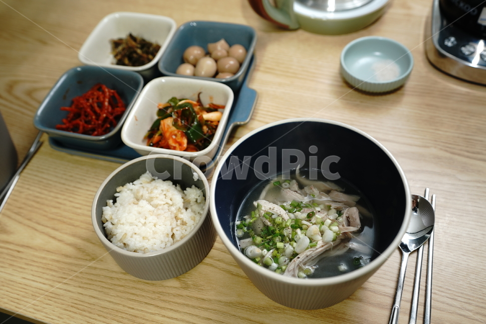 집밥,먹방,닭계장,닭고기,국물,국물요리,식사,음식,한식,닭,밥그릇,그릇,먹거리,푸드,국,음식,식재료,요리,food,cook,meal,dishes,food reserves,한식,한국음식,한국요리,korean food,korean dishes,korean meal,korean cook