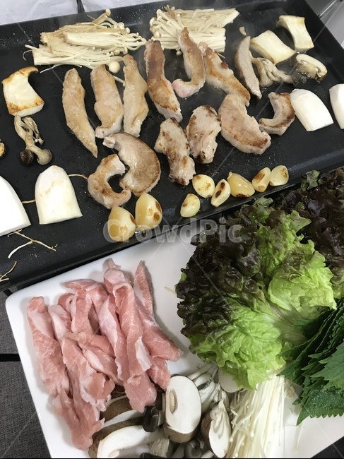 고기,돼지고기,항정살,고기굽는,쌈,meat,pork,korean,마늘,바베큐,barbeque,식사,음식,식재료,요리,food,cook,meal,dishes,food reserves