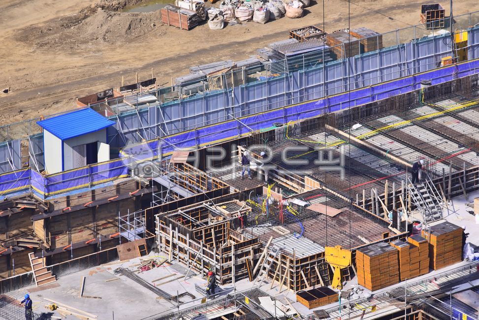 Foundation construction,civil engineering work,industry,construction crane,iron bar,constructioncrane,Development,fat,construction,pipe,worker,redevelopment,work,construction site,construction industry,labor,work place,outdoor,site,industrial,blue,outdoor