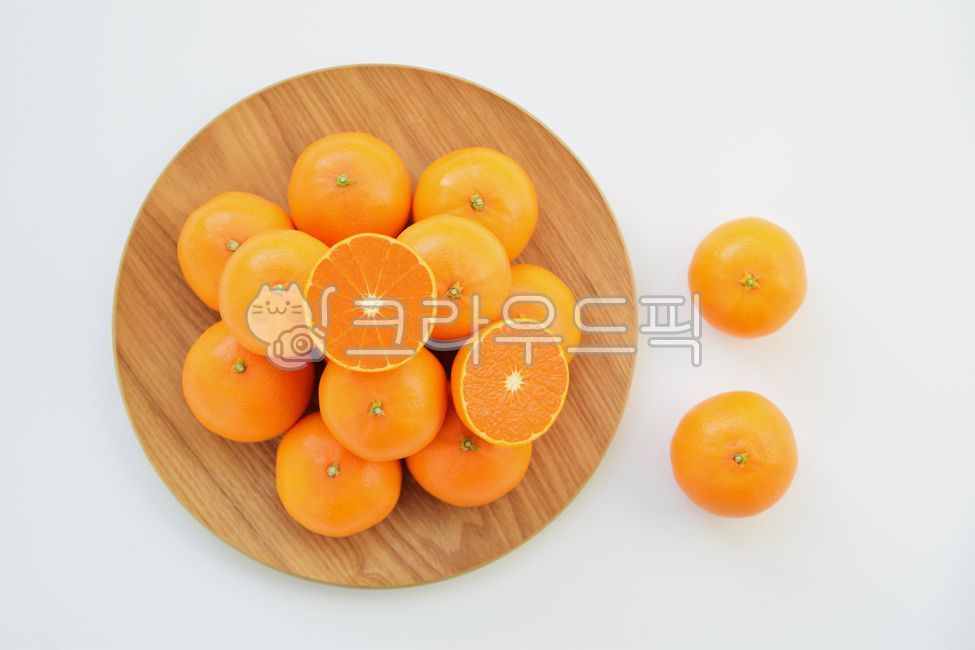 wooden plate,winter snack,fragrant,cut,half,winter fruit,vitamin c,fruit,snack,woodendish,winter,plate,Orange,Cheonhyehyang,crush,ingredients,wooddish,citrus fruits,Fruit,health,vitamin,food,health food,orange,citrusfruit,nutrition,dessert,dish,wooden,foo