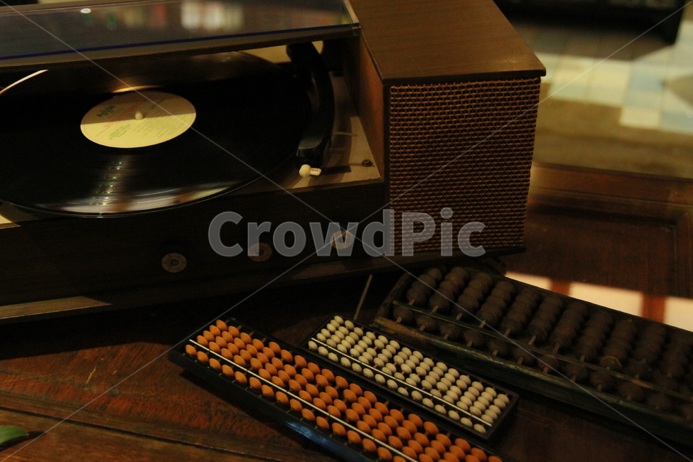 주판,lp,스피커,인테리어,lp판,엔틱,엔티크,사물,물건,오브젝트,thing,object,matter,악기,음향기기,musical instrument,musical equipment