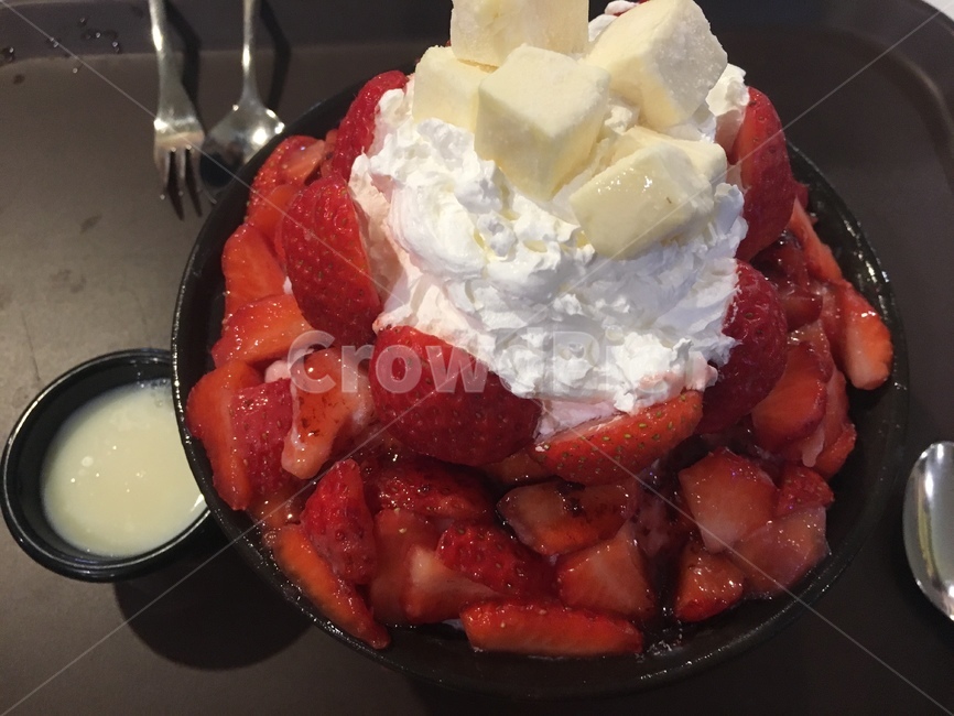 빙수,딸기,연유,음식,치즈,생크림,strawberry
