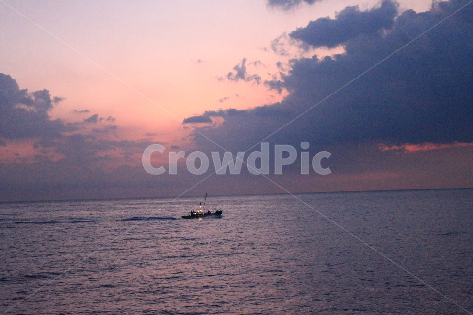 바다,배,어업,해돋이,여명,구름,붉은,빛,자연,sea,boat,daybreak,dawn,새벽