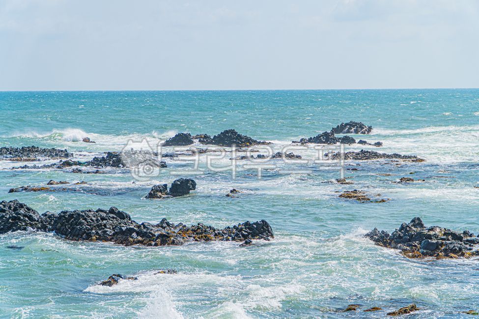tide,rock,promontory,headland,ocean,nature,seawaves,Gyeongju sea,Columnar joints,sea rock,water