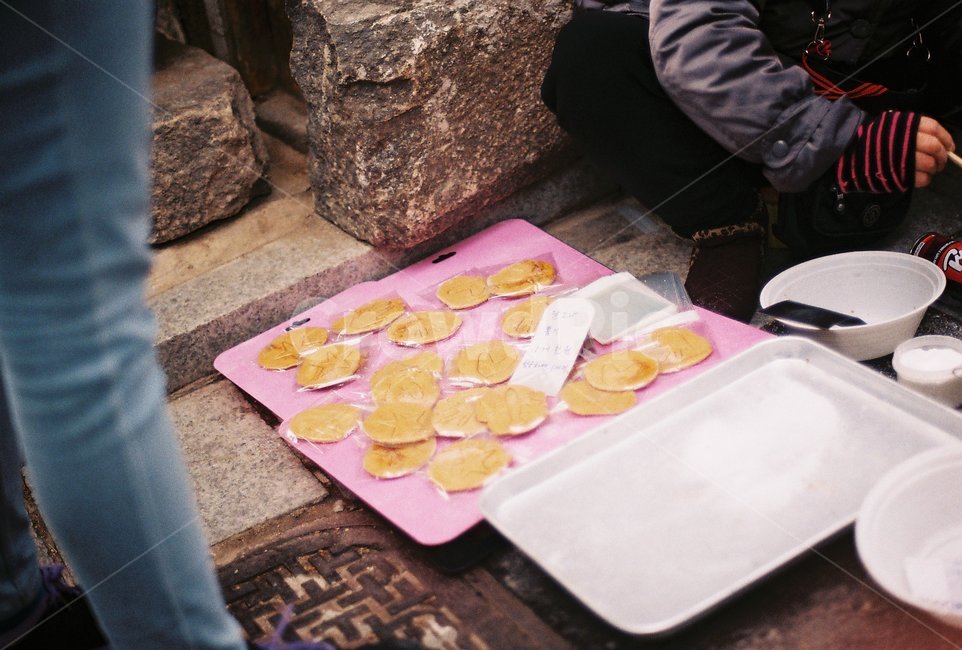 달고나,음식,food,길거리음식,골목길,도시,city,필름,필름사진,film,추억,memory