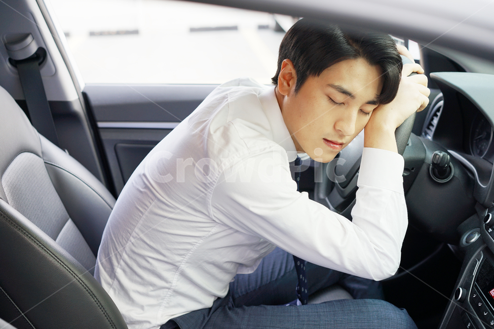 운전,차,차량,자동차,남자,남성,사람,직장인,출근,졸림,졸음운전,피곤,휴식,졸음쉼터,운전자,사람,인물,인간,human,person,남성,남자,man,male,교통,교통수단,traffic,transportation,비즈니스,사업,business,service,work