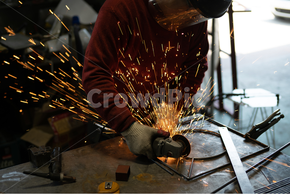 공장,산업,안전,섬광,스파크,제조,작업도구,전문직,장인,기술자,철근,metal,industry,가공,사람,인물,인간,human,person,산업,industry,industrial,제조업,manufacturing business,manufacturing industry