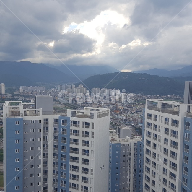 전망,아파트,하늘,sky,맑은,태양,skyview,높은,집,마을,도시,city