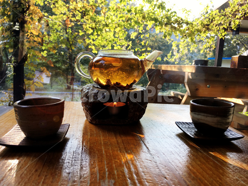 휴식,차,여유,찻잔,나무테이블,카페,촛불,초,tea,rest,힐링,한국전통,한국문화,korean traditional,korean culture,음료수,drink,beverage