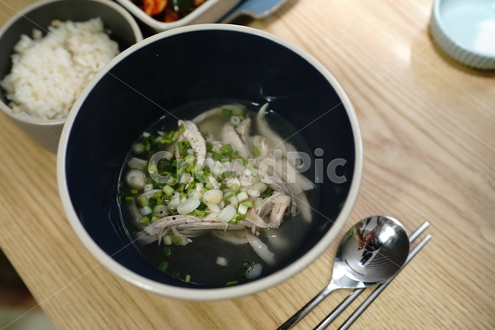 집밥,먹방,닭계장,닭고기,국물,국물요리,식사,음식,한식,닭,밥그릇,그릇,먹거리,푸드,국,음식,식재료,요리,food,cook,meal,dishes,food reserves,한식,한국음식,한국요리,korean food,korean dishes,korean meal,korean cook