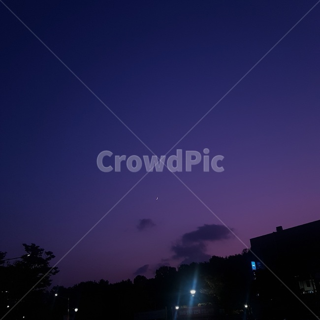 light,outdoors,보라색,보라빛하늘,하늘,저녁달,보라달