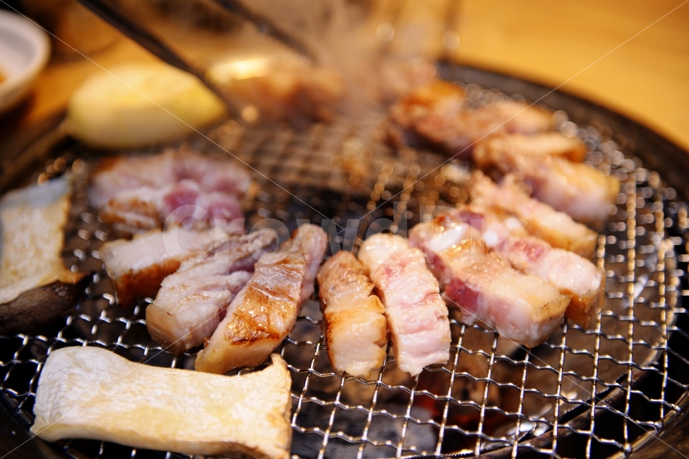 음식,한식,돼지고기,돼지갈비,버섯,양파,food,koreanfood,meat,pork,mushroom,onion,음식,식재료,요리,food,cook,meal,dishes,food reserves,육류,고기,meat,한식,한국음식,한국요리,korean food,korean dishes,korean meal,korean cook