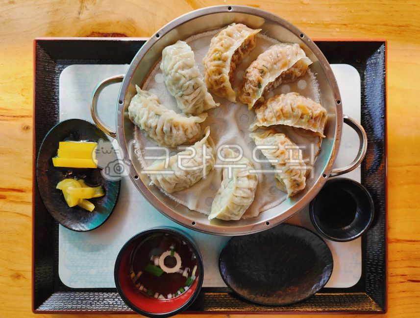 만두,김치만두,고기만두,손만두,얇은피고기만두,얇은피만두,얇은피김치만두,분식,단무지,국물,우동국물,음식,식사,food,meal