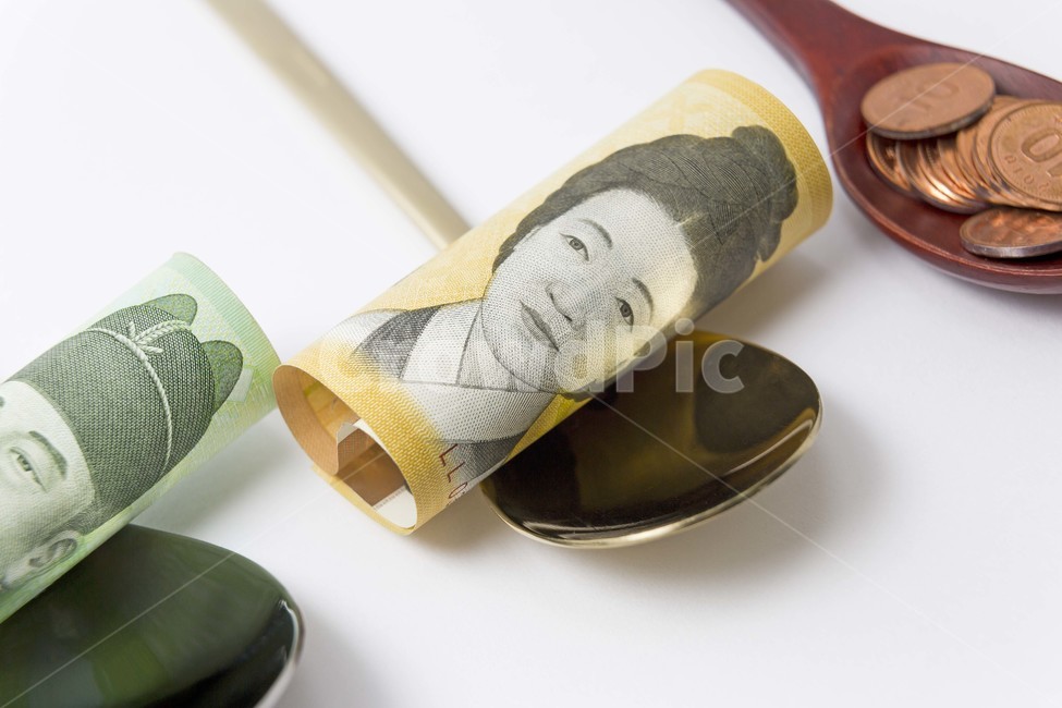 돈,금수저,흙수저,권력,한국,지폐,동전,숟가락,spoon,money,금융,돈,finance,banking,money,연출,컨셉,콘셉,direction,concept,누끼,remove background