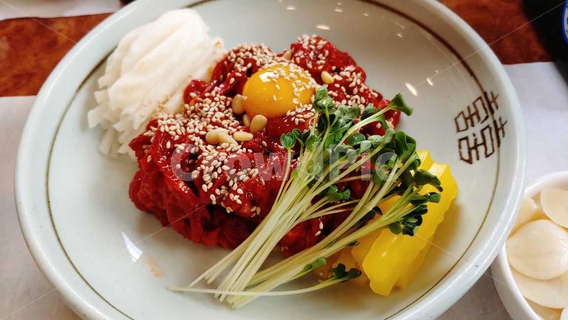 육회,소고기,전주육회,음식,외식,음식,식재료,요리,food,cook,meal,dishes,food reserves,육류,고기,meat,한식,한국음식,한국요리,korean food,korean dishes,korean meal,korean cook