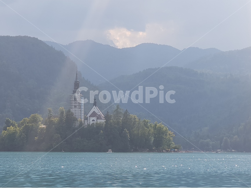섬,호수,블레드섬,bled,lake,슬로베니아,블레드성,블레드호수,교회,풍경,자연,해외,외국,세계,해외자연풍경,세계자연풍경,시골,마을,종교,탑,oversea,world,foreign,nature,landscape,랜드마크,landmark,tourist attraction,해외,외국,세계,foreign,oversea,world,세계랜드마크,해외랜드마크,외국랜드마크,world landmark,world tourist attraction,건축물,건물외관,exterior,building,structure,architecture,construction,outdoors,옥외